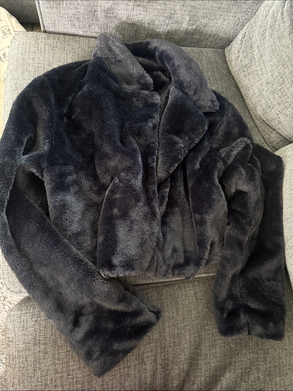 Madden NYC Plush Faux Fur Cropped Jacket - Black